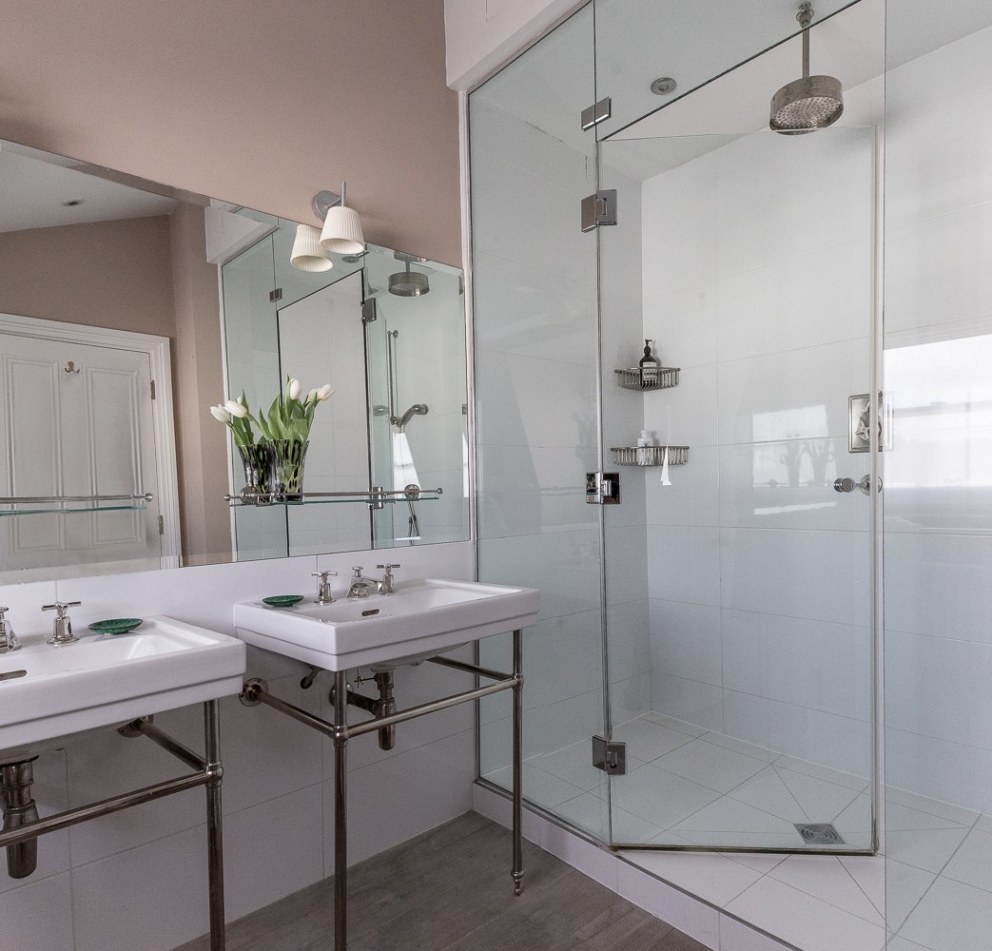 Traveller's London apartment | Master Bathroom - shower enclosure | Interior Designers